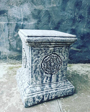 Load image into Gallery viewer, ROMAN GARDEN SQUARE PLINTH PEDESTAL Aged Stone / STAND ORNAMENT STATUE STAND 27KG
