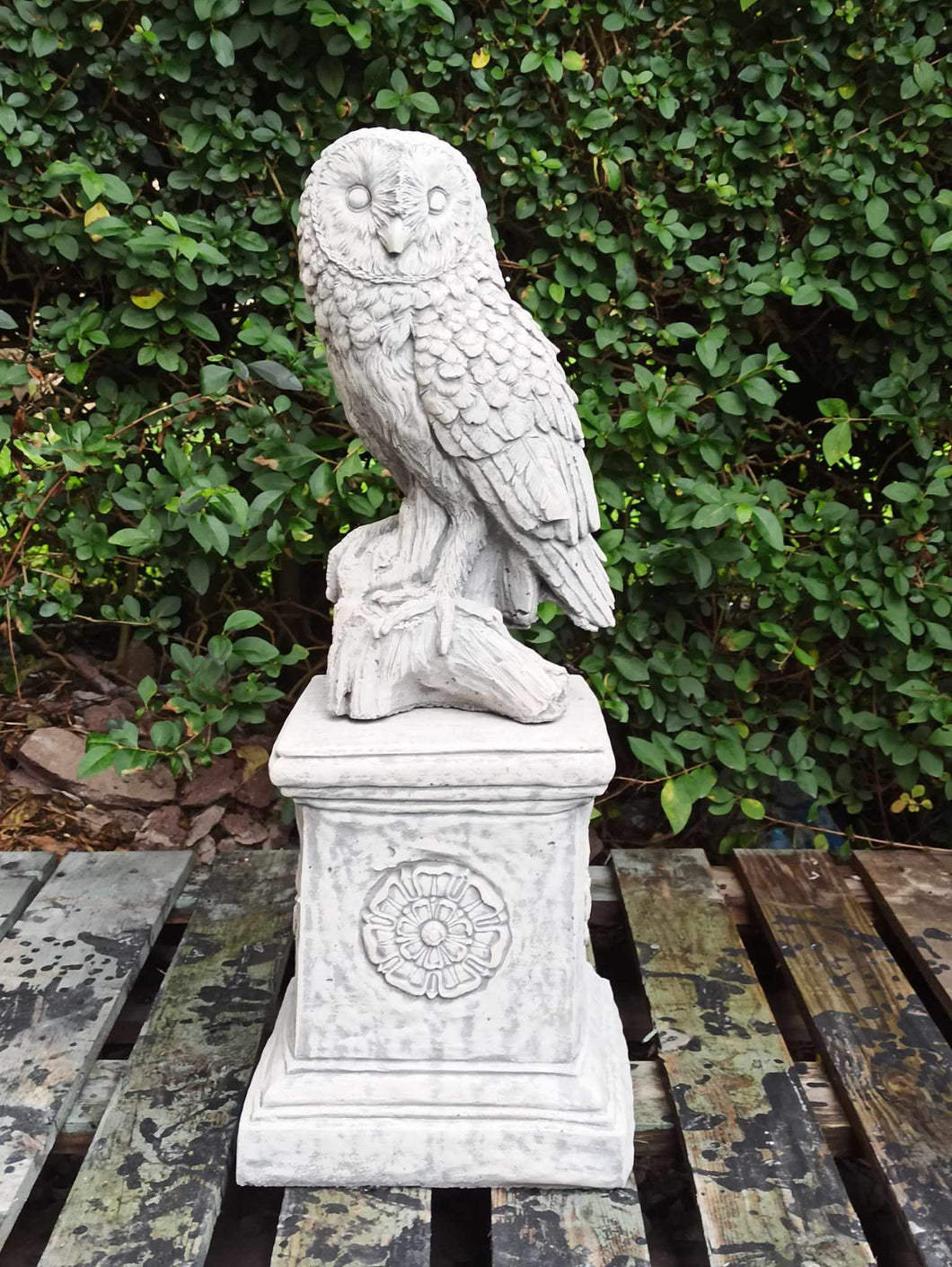AGED STONE GARDEN SQUARE ROMAN PLINTH PEDESTAL AND Owl Statue Garden Ornament Set