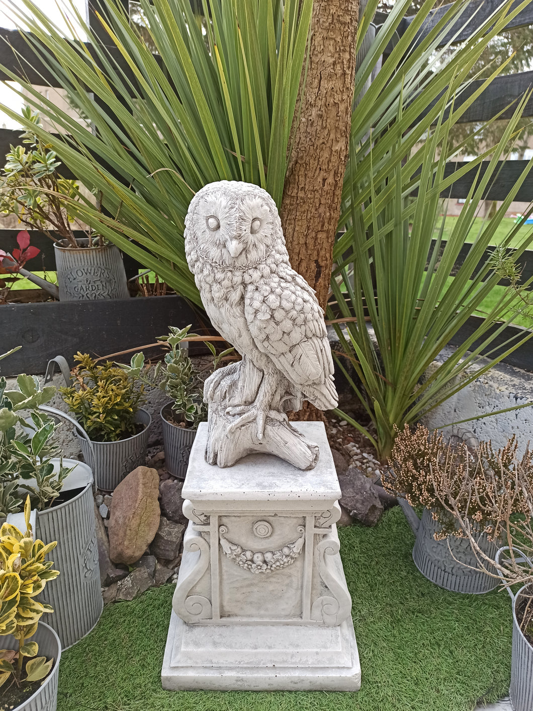 AGED STONE GARDEN SQUARE PLINTH PEDESTAL AND Owl Statue Garden Ornament Set