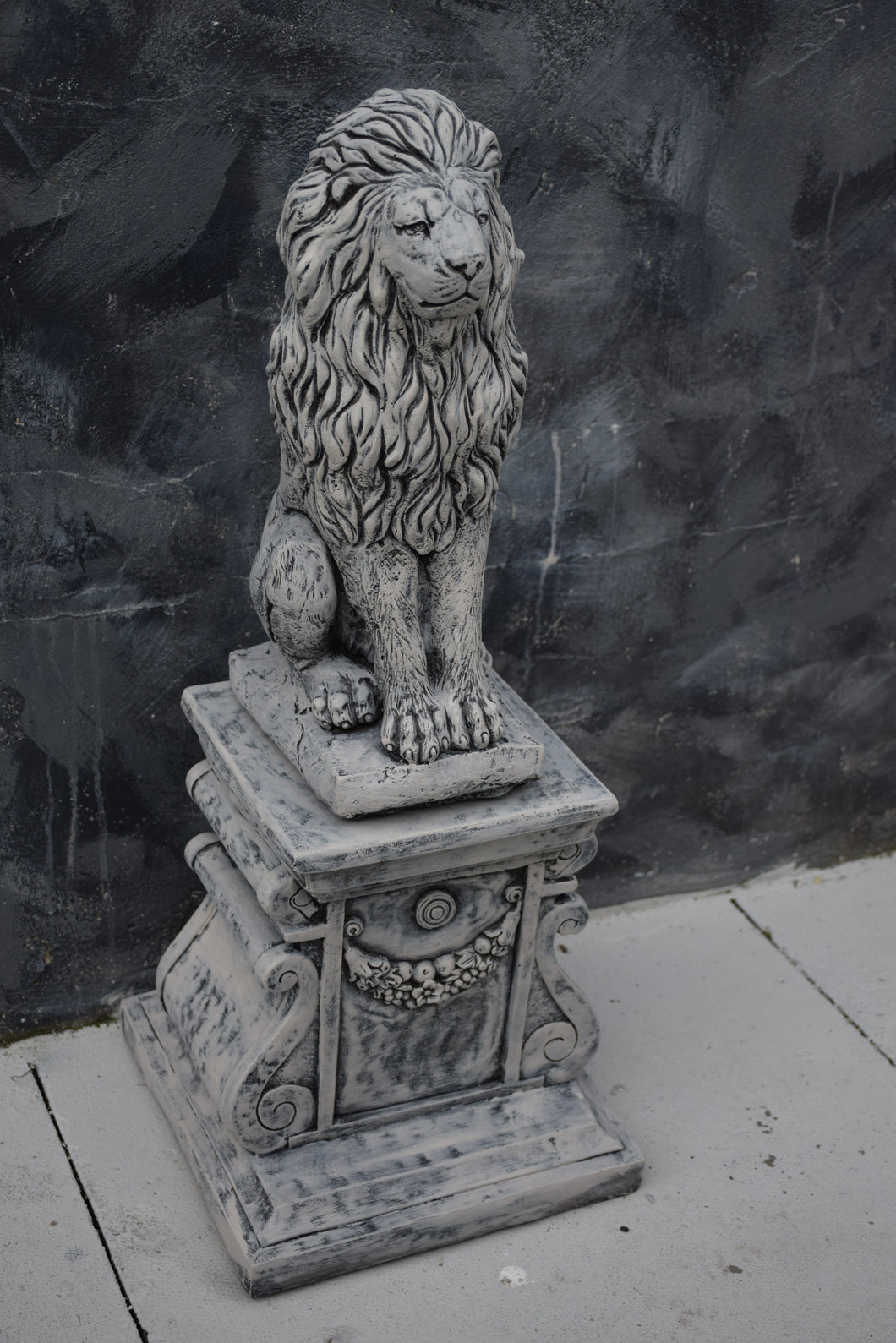 STONE GARDEN SQUARE PLINTH PEDESTAL AND Upright Large Lion Statue Stone Set