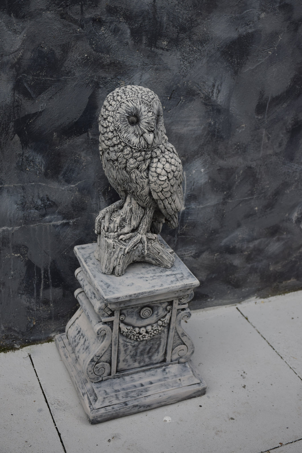 STONE GARDEN SQUARE PLINTH PEDESTAL AND Owl Stone Statue Garden Ornament Set